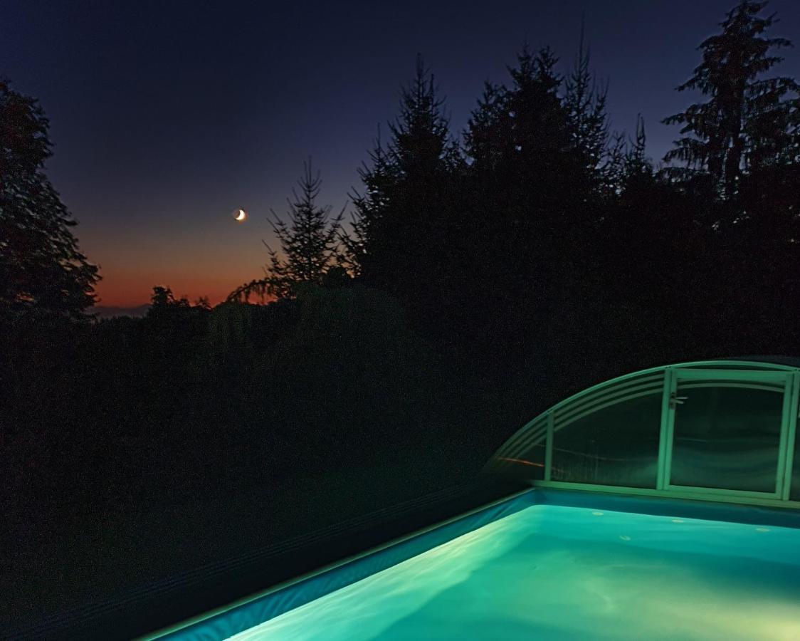 Holiday House In Nature With Pool, Pr Matazic カムニーク エクステリア 写真